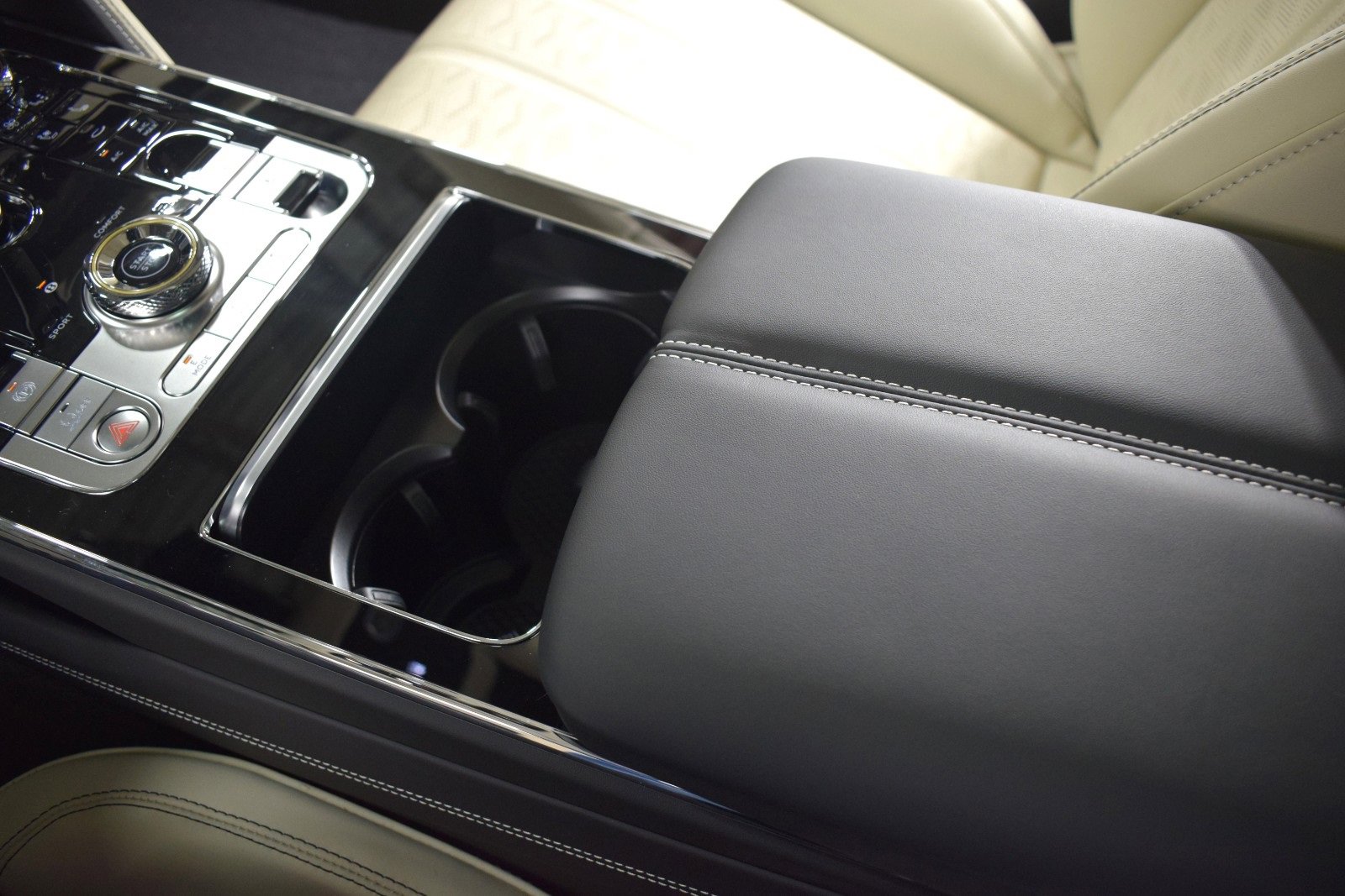 New 2025 Bentley Flying Spur Plug-In Hybrid image 34