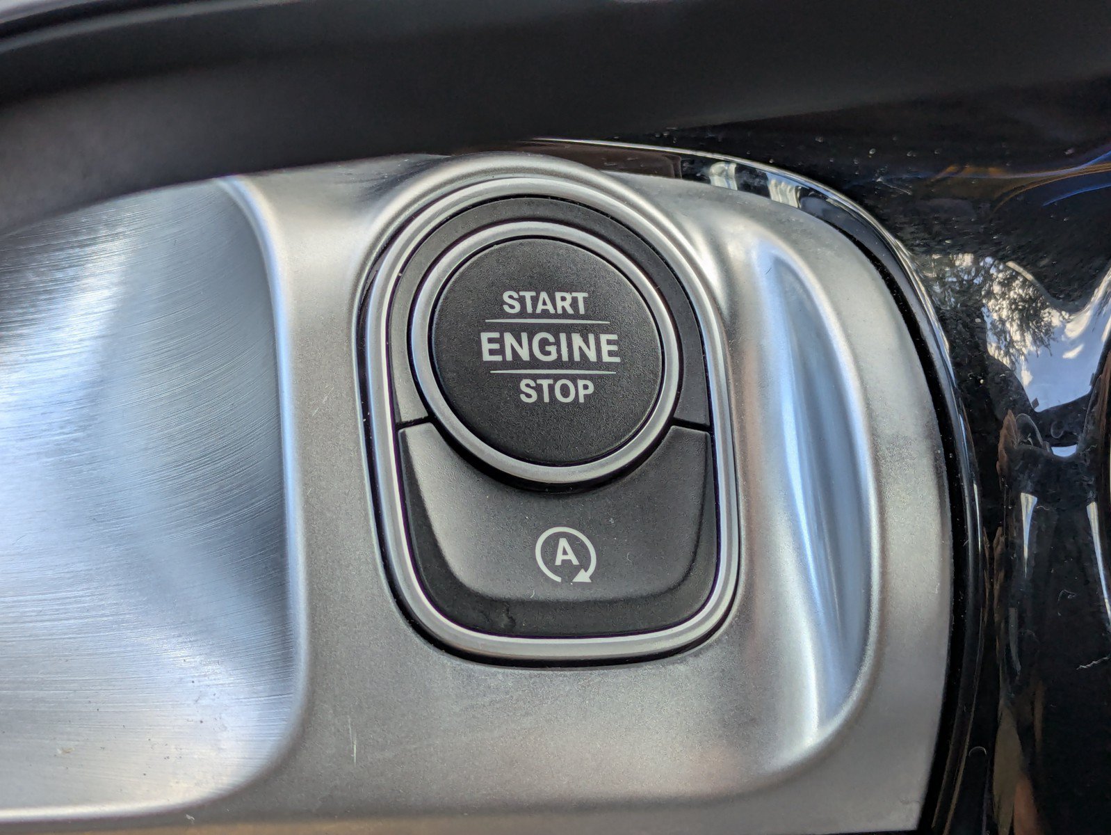 Used 2025 Mercedes-Benz GLB 250 w/ Exclusive Package image 29
