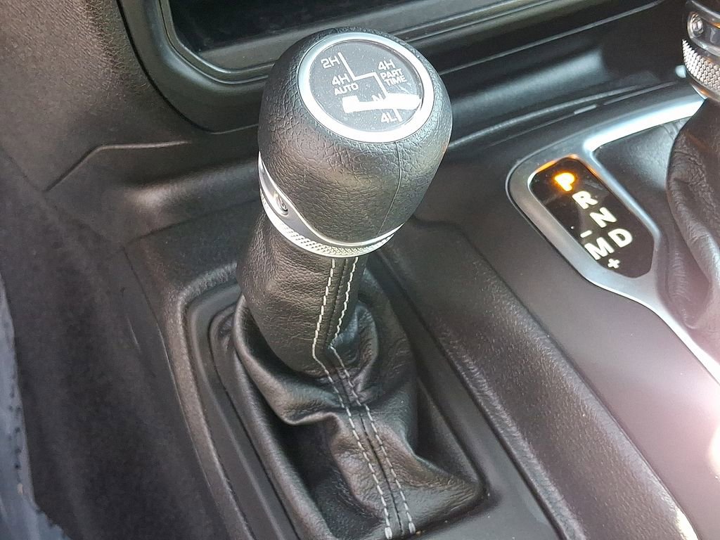 Used 2025 Jeep Wrangler Unlimited Sahara image 24