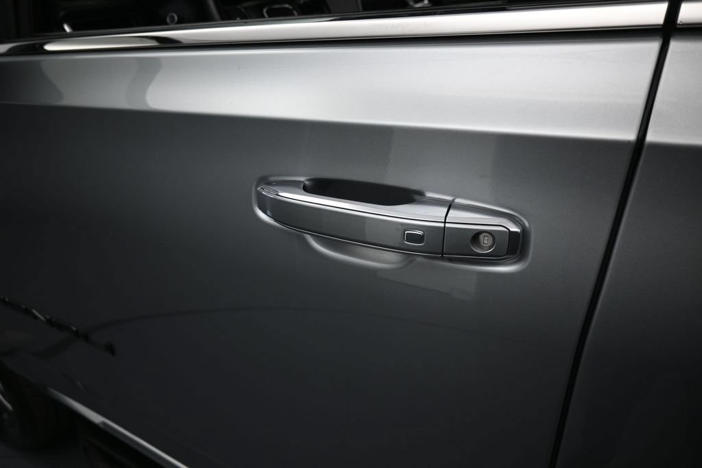 Used 2024 GMC Yukon XL Denali RWD image 43
