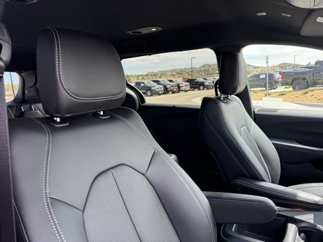 New 2026 Chrysler Pacifica Select FWD image 24