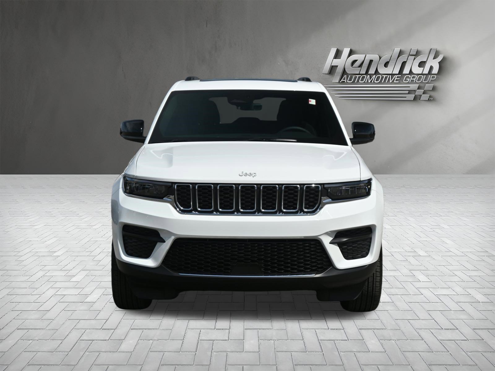 Used 2025 Jeep Grand Cherokee Laredo X image 6