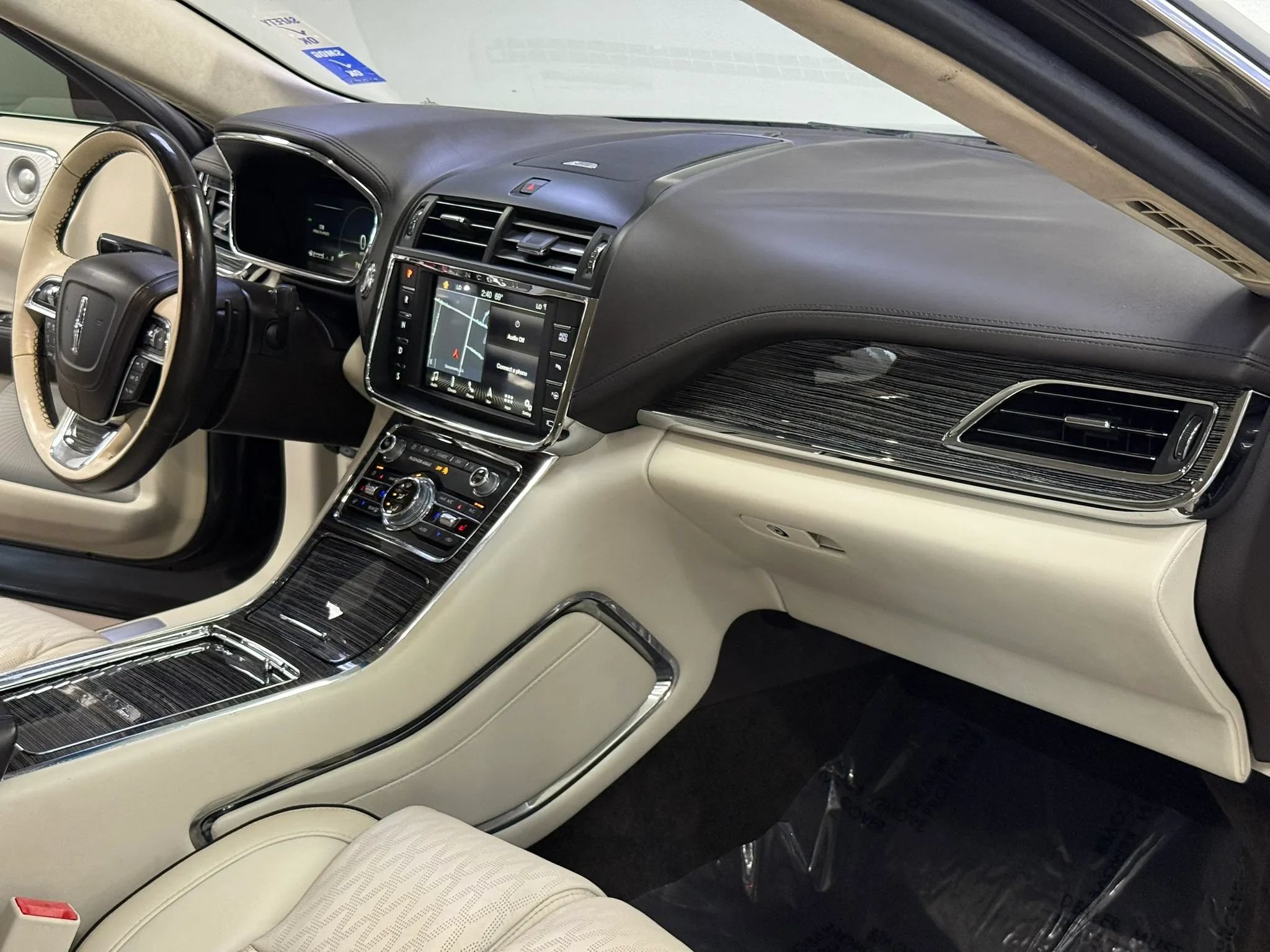 Used 2017 Lincoln Continental Black Label w/ Technology Package FWD image 22