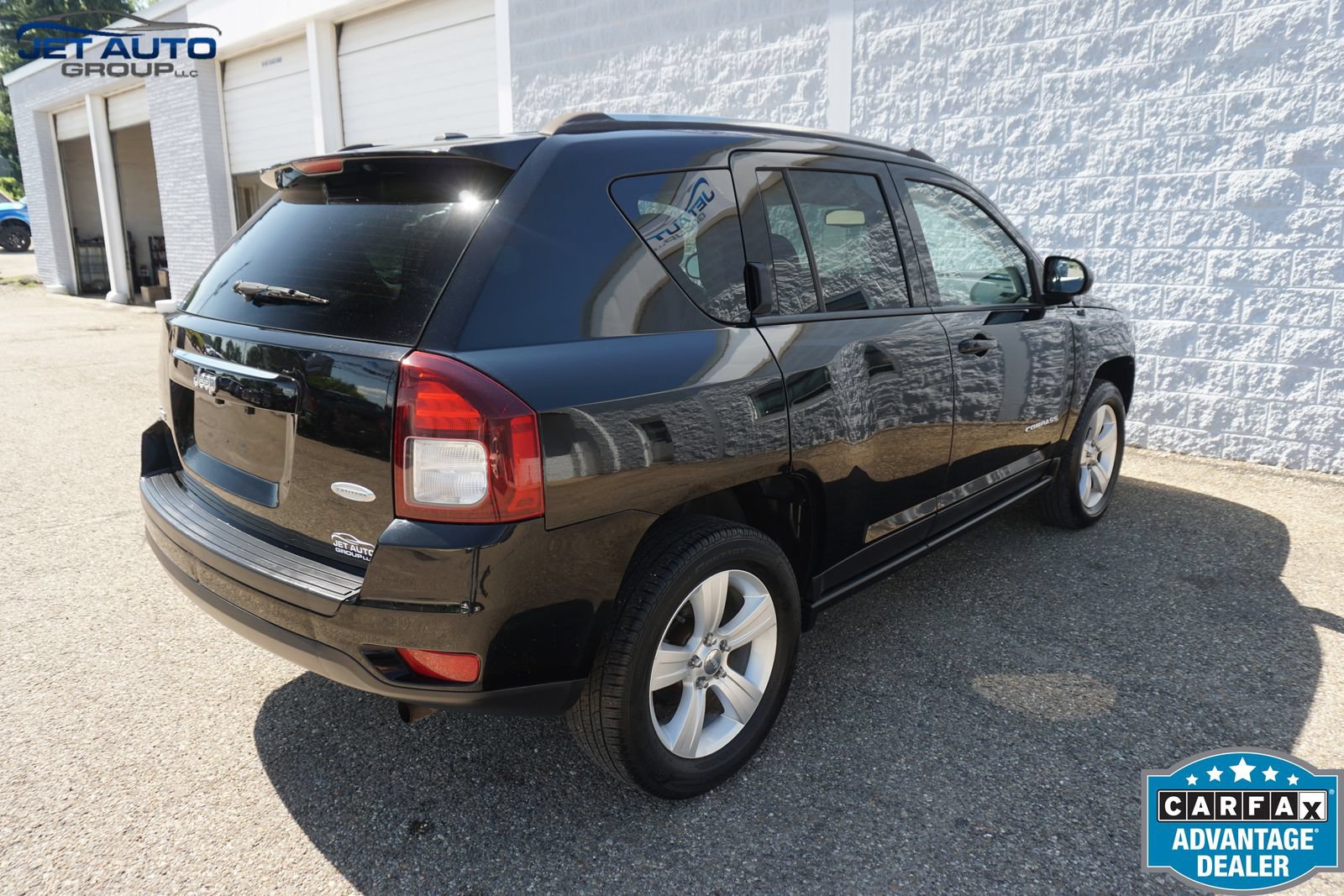 Used 2015 Jeep Compass Latitude AWD/4WD image 9