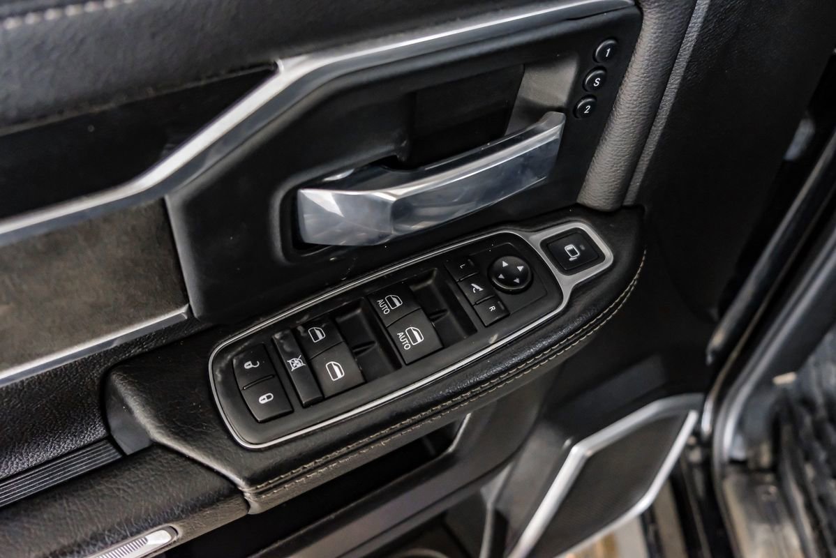 Used 2019 RAM 2500 Laramie w/ Black Appearance Package AWD/4WD image 44