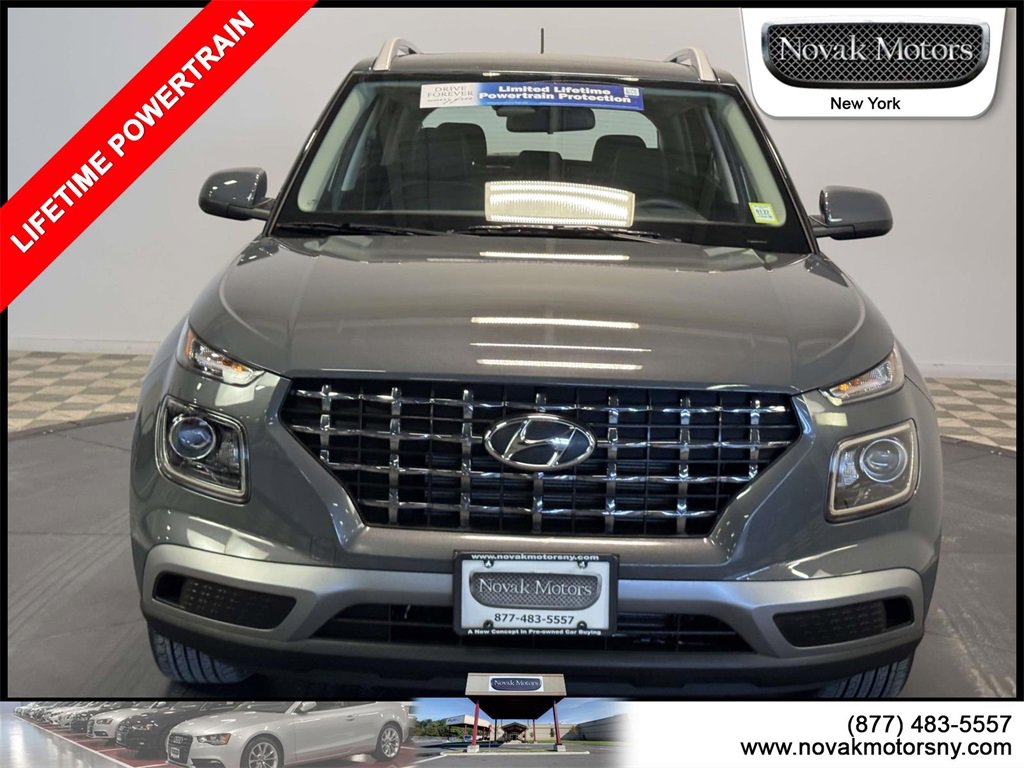 Used 2025 Hyundai Venue SEL image 2