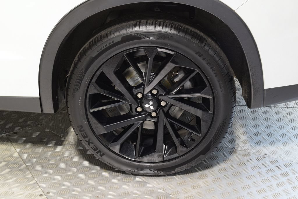Used 2023 Mitsubishi Outlander SE AWD/4WD image 39