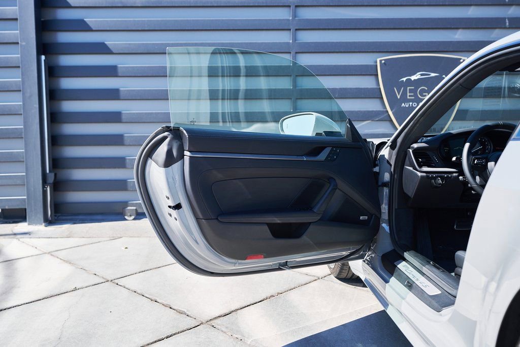 Used 2024 Porsche 911 Carrera 4S w/ Premium Package image 23