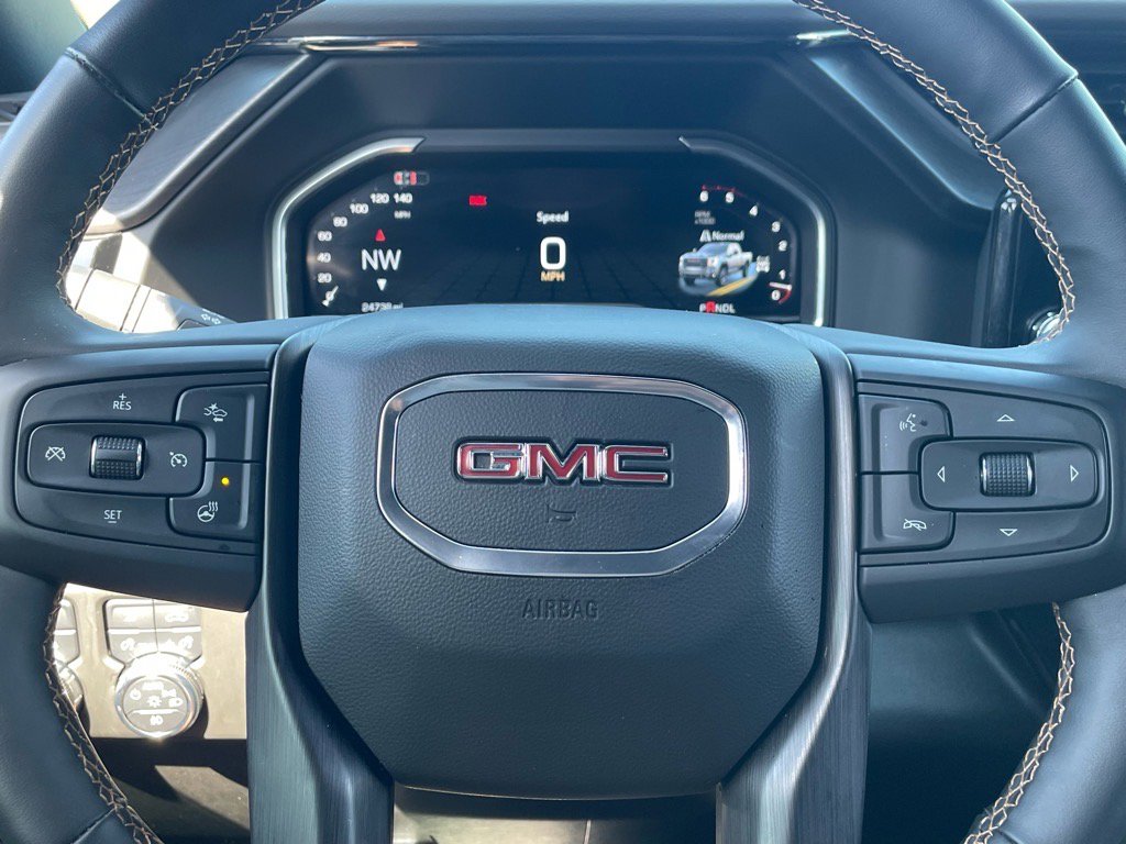 Used 2024 GMC Sierra 2500 AT4 image 12