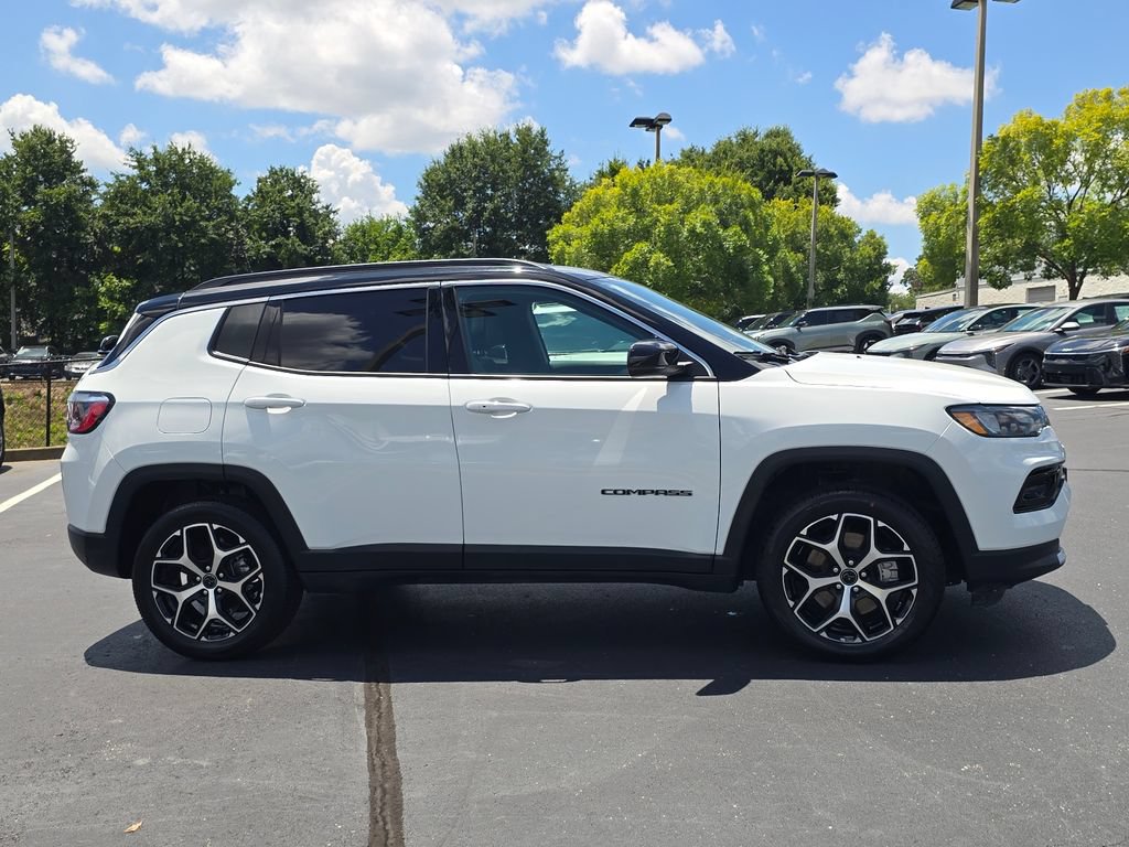 Used 2025 Jeep Compass Limited AWD/4WD image 2