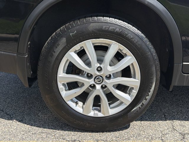 Certified 2018 Nissan Rogue SV w/ Sun & Sound Touring Package AWD/4WD image 12