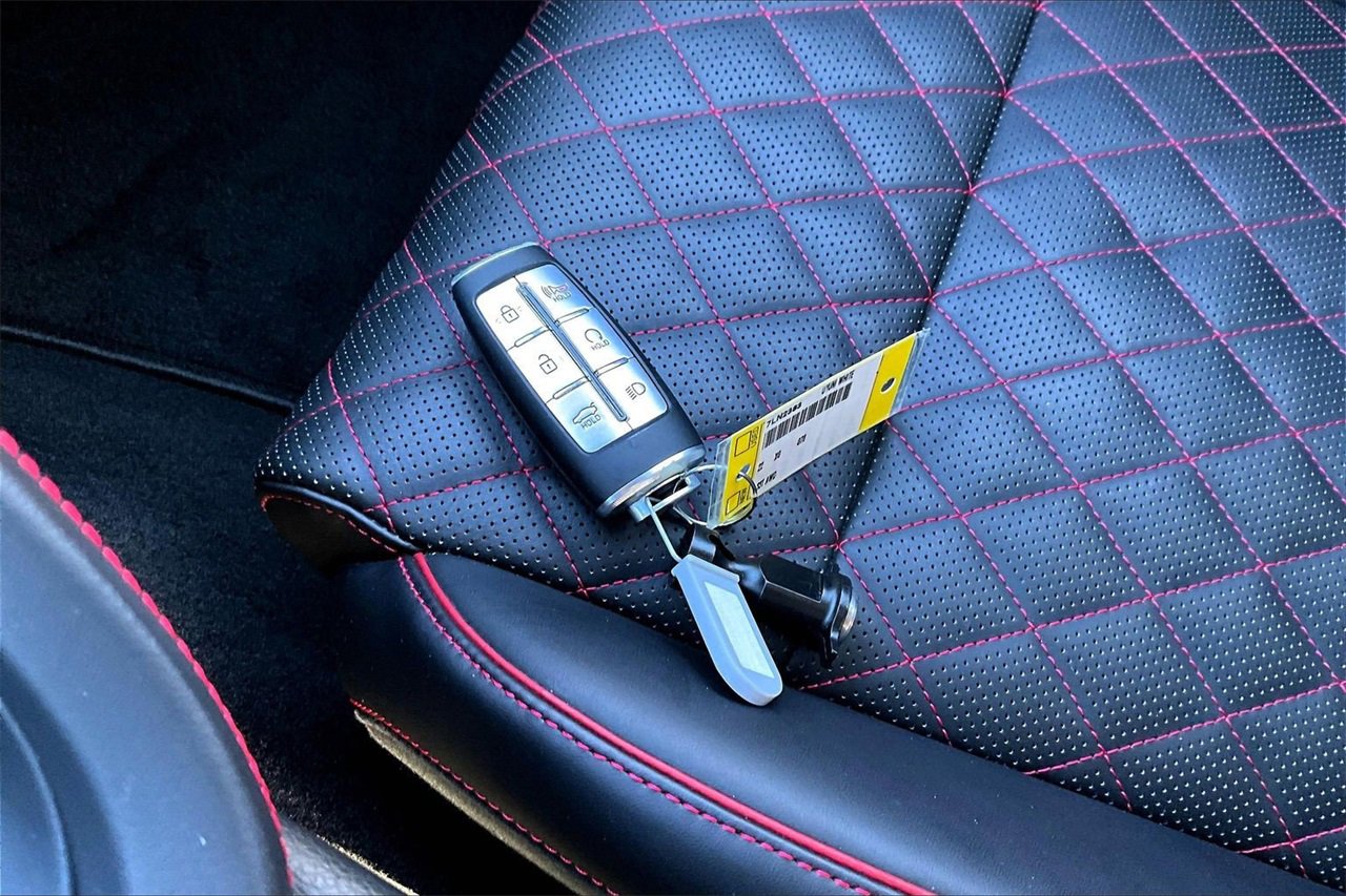 Used 2022 Genesis G70 3.3T w/ Sport Prestige Package image 31