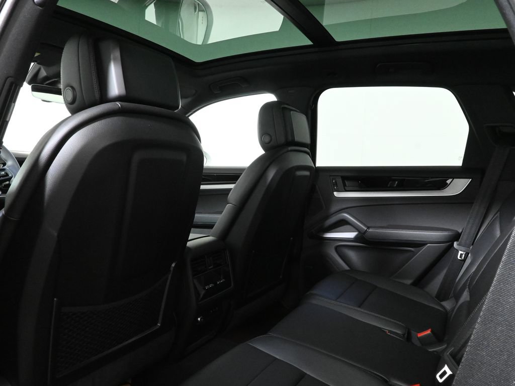 Used 2026 Porsche Cayenne AWD/4WD image 34