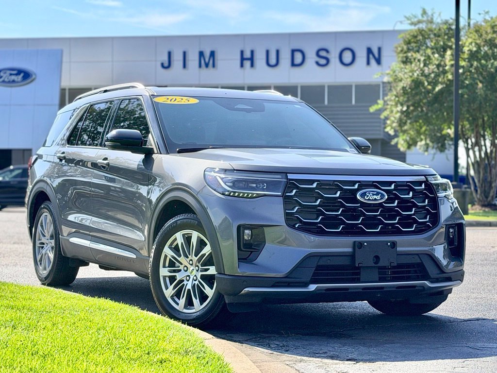 Certified 2025 Ford Explorer Platinum RWD image 2