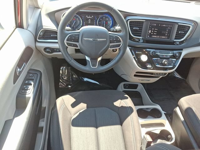 Used 2023 Chrysler Voyager LX FWD image 11