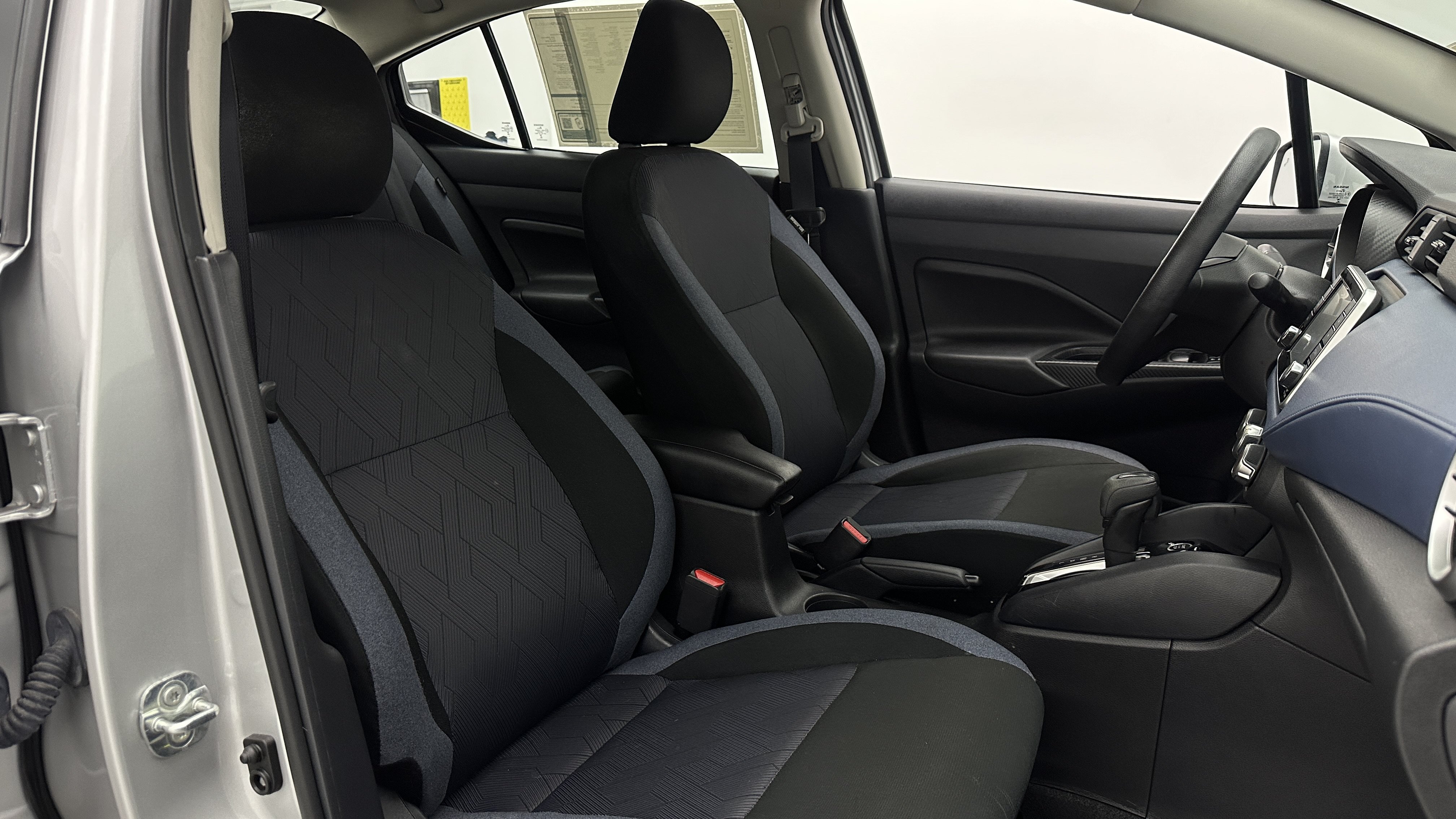 Used 2025 Nissan Versa SV FWD image 32