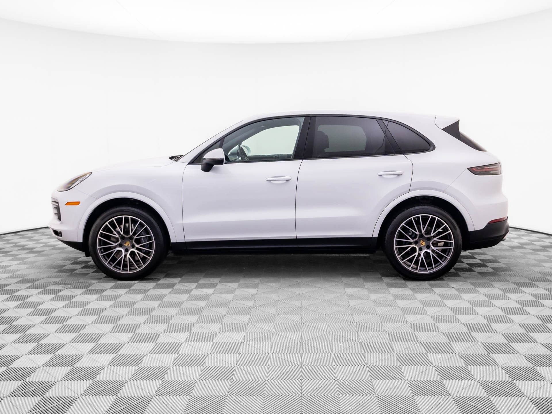 Certified 2022 Porsche Cayenne AWD/4WD image 2