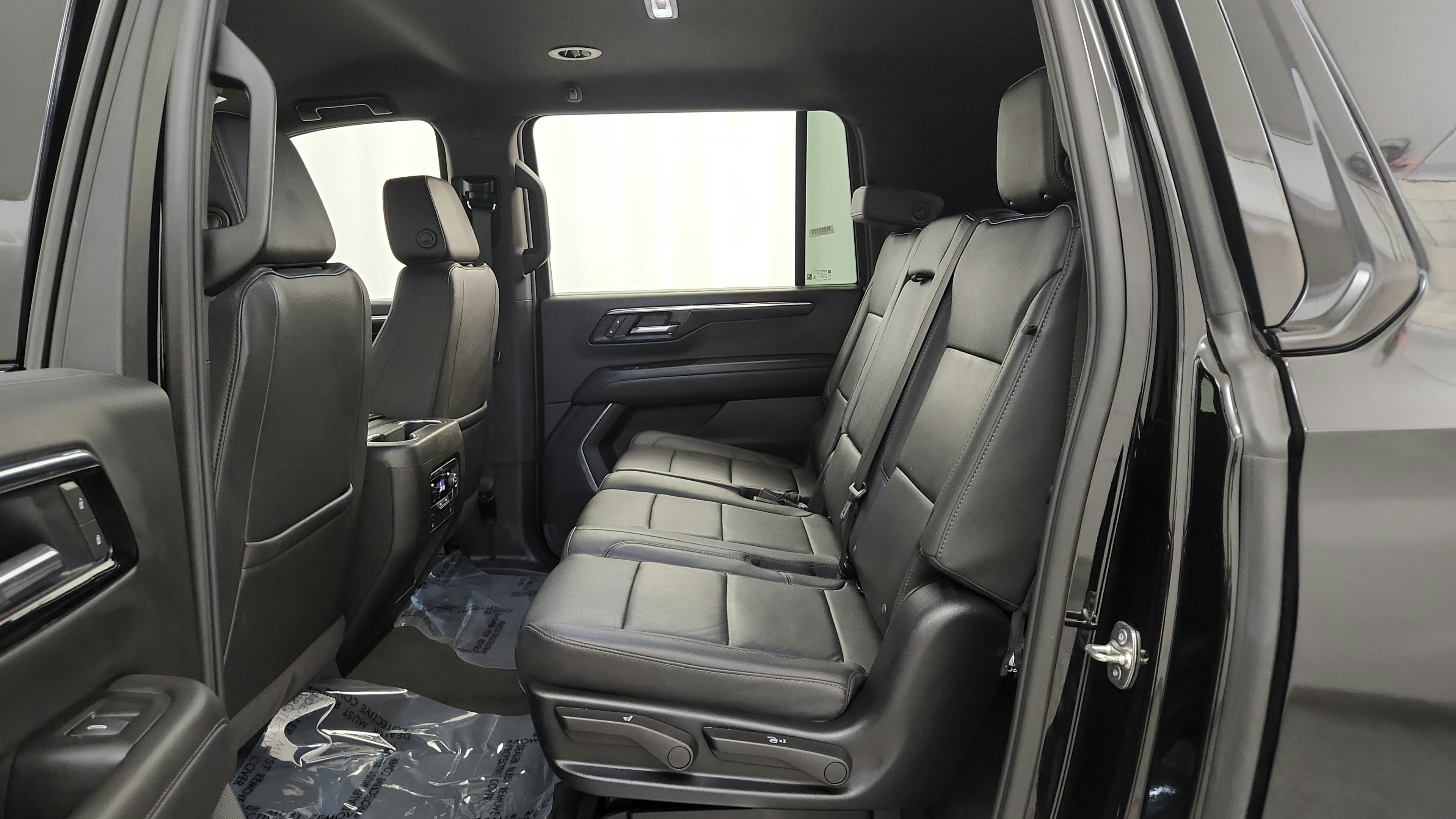 Used 2025 Chevrolet Suburban Z71 AWD/4WD image 25