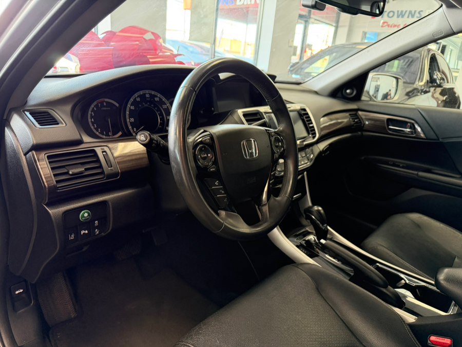 Used 2017 Honda Accord Touring image 16