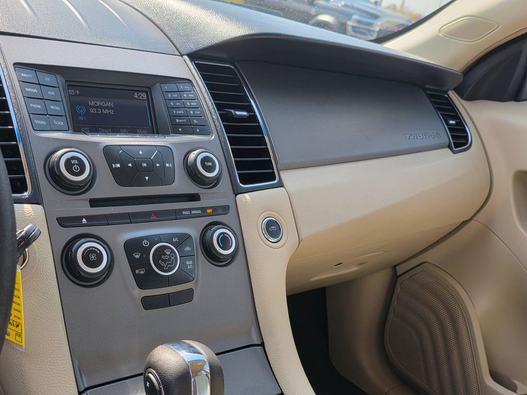 Used 2018 Ford Taurus SE image 27
