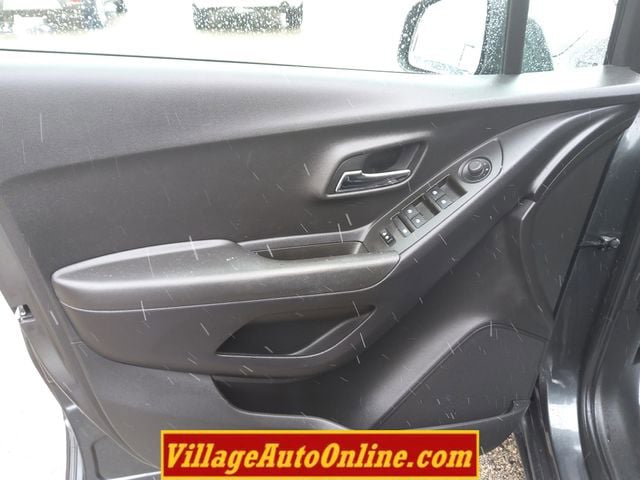 Used 2017 Chevrolet Trax LT w/ LT Convenience Package image 21