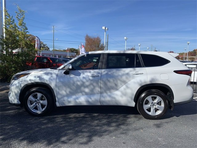 Certified 2023 Toyota Highlander L image 5