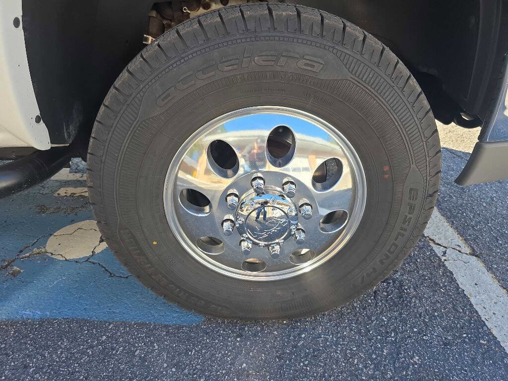 Used 2004 Chevrolet Silverado 3500 4x4 Crew Cab w/ Heavy-Duty Power Package image 34