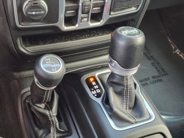 Used 2018 Jeep Wrangler Unlimited Sahara AWD/4WD image 11