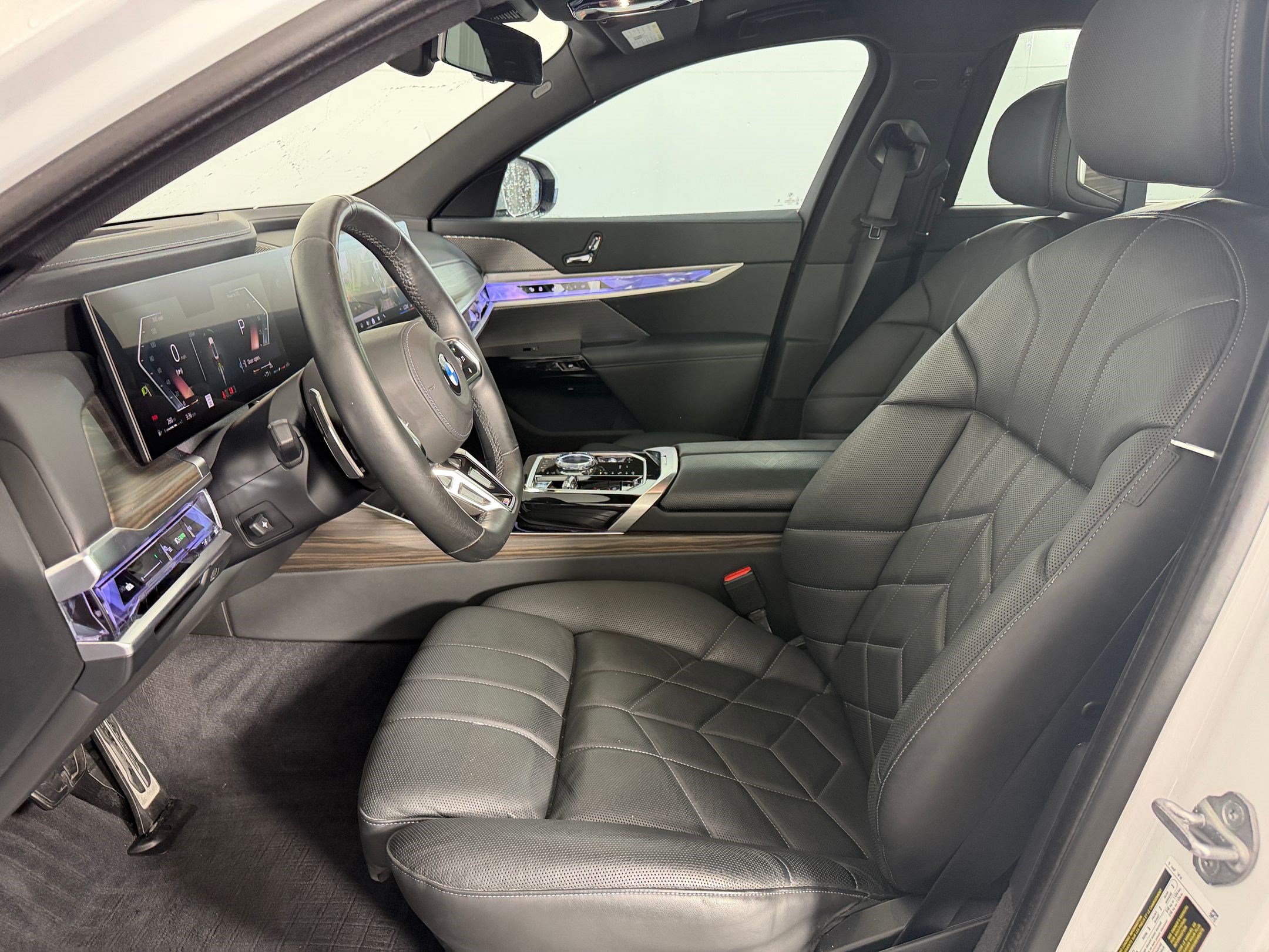 Certified 2024 BMW 760i xDrive w/ Executive Package AWD/4WD image 5
