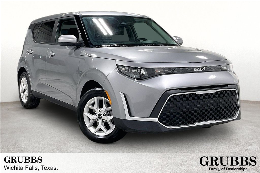 Used 2025 Kia Soul LX w/ LX Technology Package FWD image 1