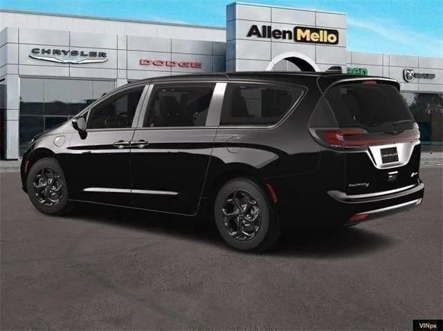 New 2023 Chrysler Pacifica Touring-L w/ S Appearance Package image 4