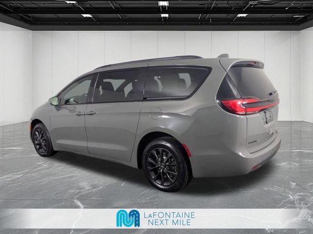 Used 2021 Chrysler Pacifica Touring-L w/ S Appearance Package image 3