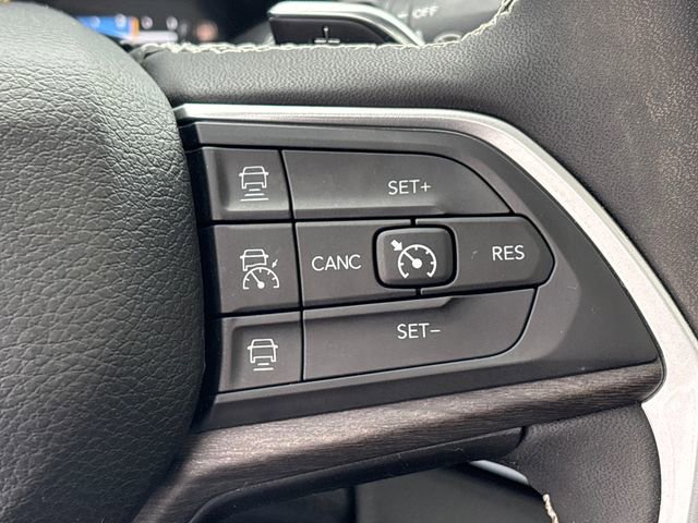 Used 2023 Jeep Grand Cherokee Limited image 32