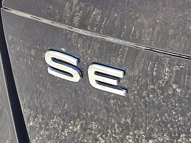 Certified 2023 Volkswagen Tiguan SE R-Line FWD image 31