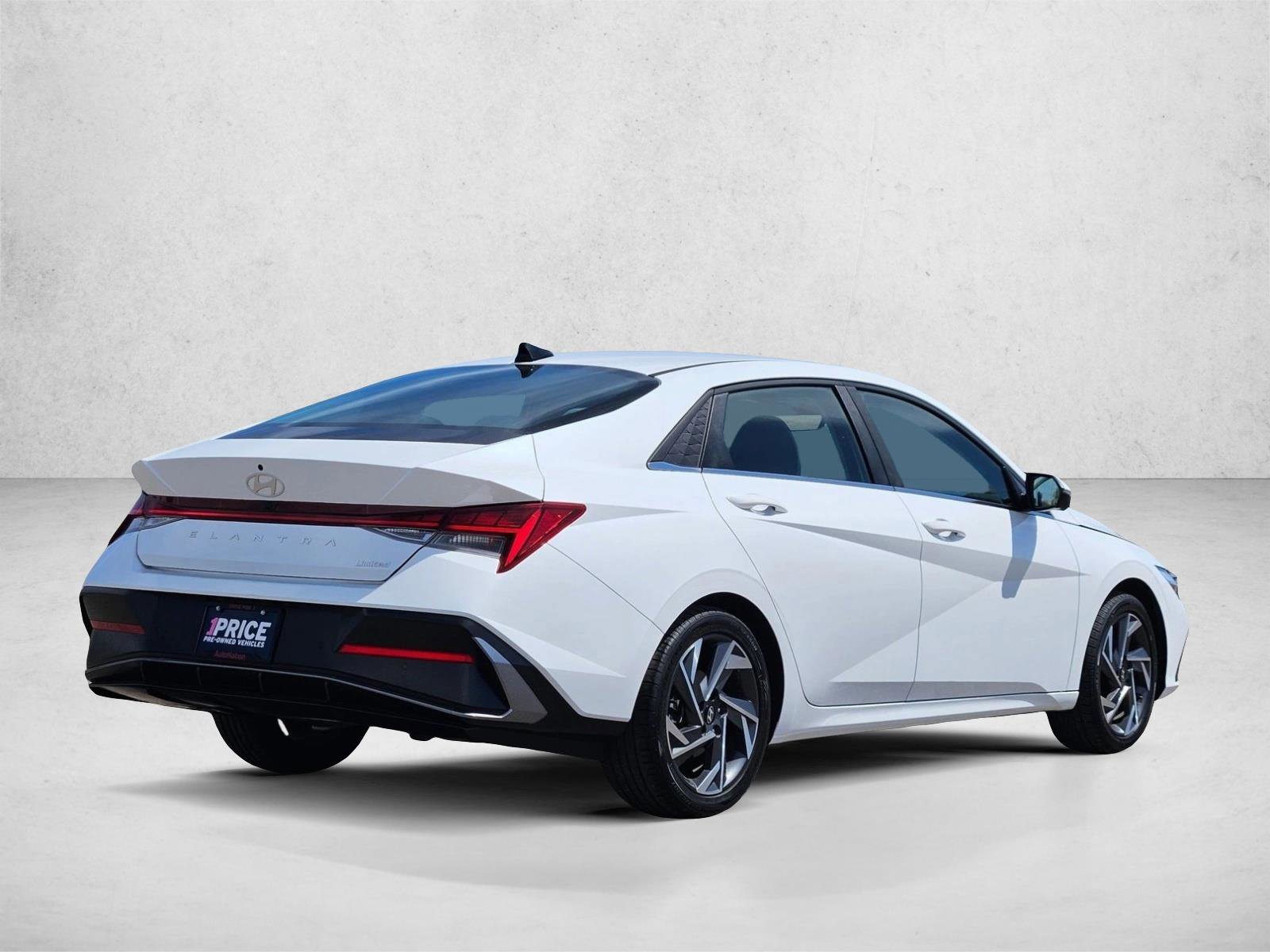 Used 2024 Hyundai Elantra Limited FWD image 5
