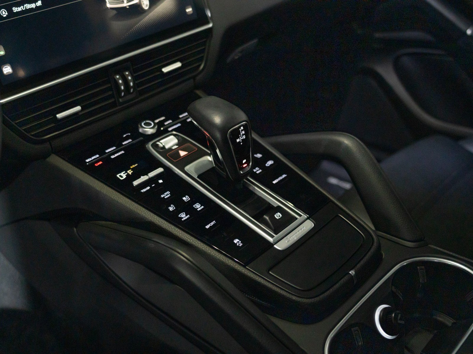 Certified 2023 Porsche Cayenne AWD/4WD image 22