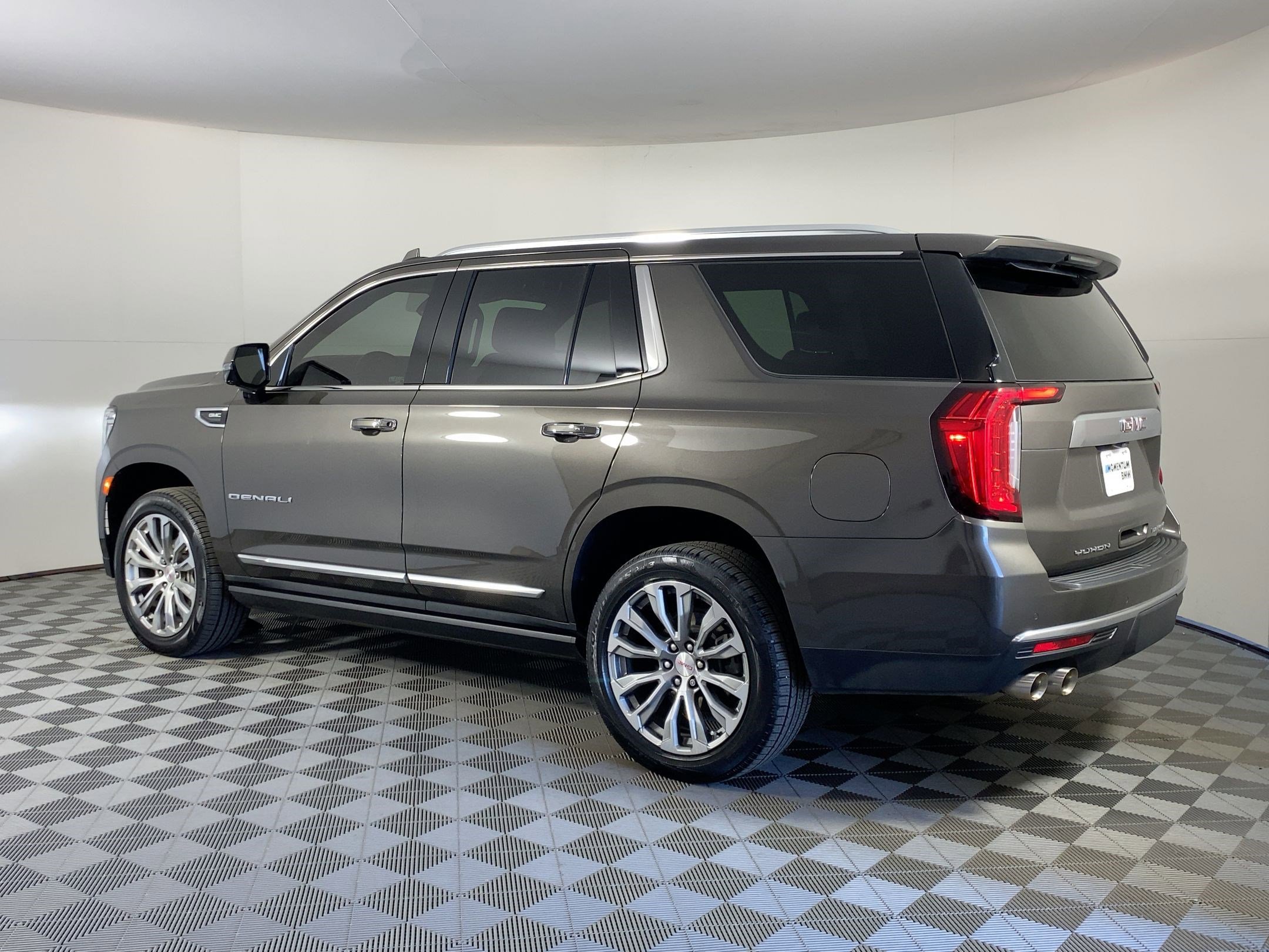 Used 2021 GMC Yukon Denali w/ Denali Premium Package image 3