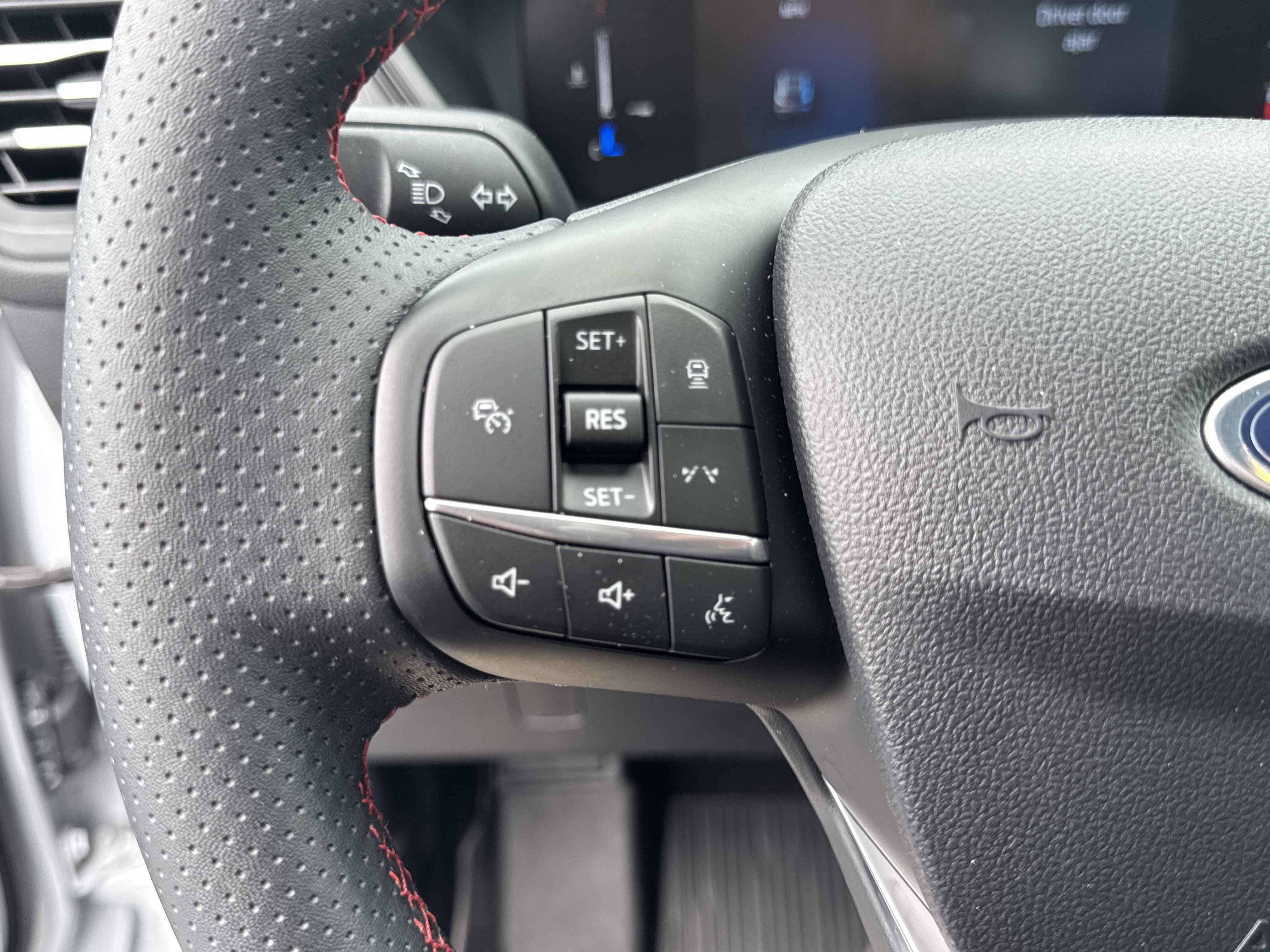 Certified 2025 Ford Escape ST-Line w/ Tech Pack #1 FWD image 33