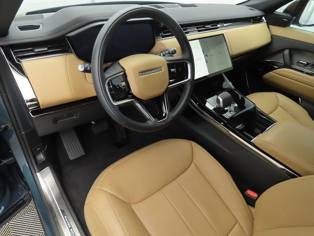 Used 2025 Land Rover Range Rover Sport SE image 6