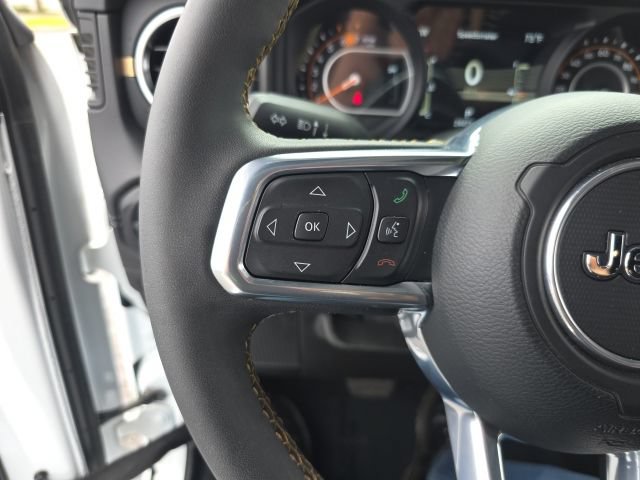 Used 2025 Jeep Wrangler Unlimited Sahara w/ Safety Group AWD/4WD image 19