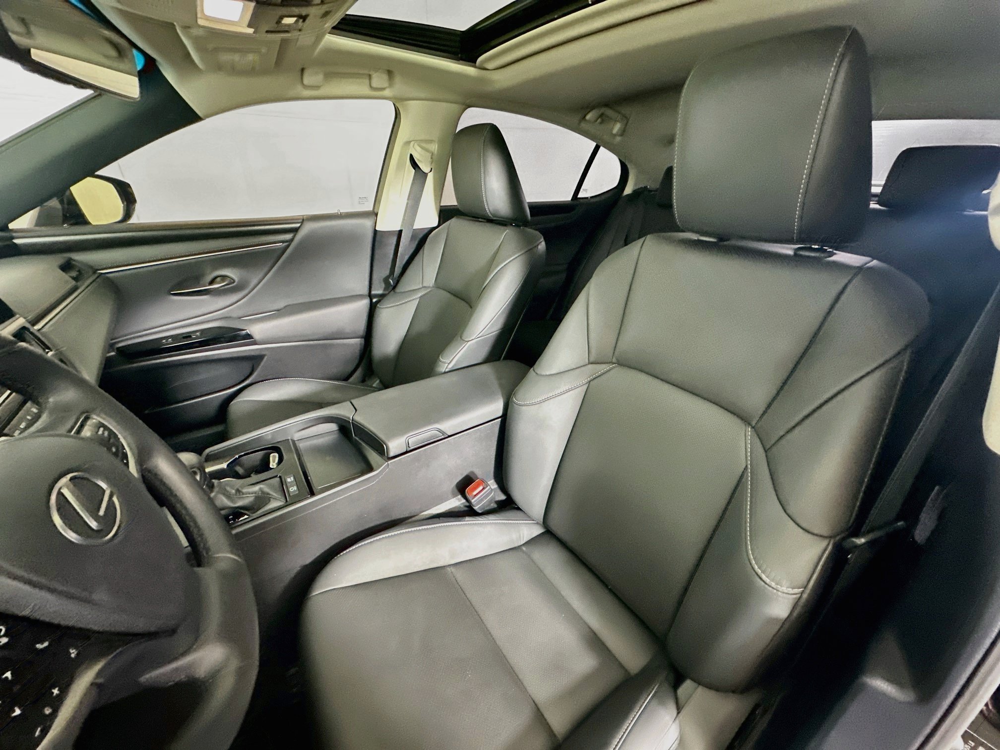 Used 2024 Lexus ES 300h w/ Premium Package FWD image 13