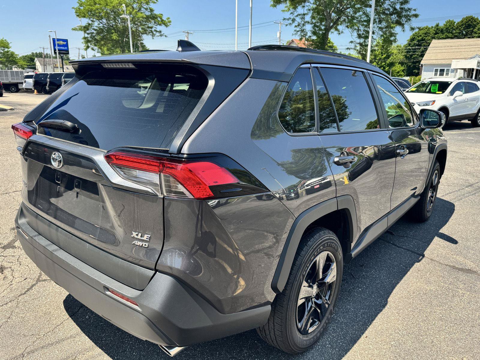 Used 2025 Toyota RAV4 XLE AWD/4WD image 7