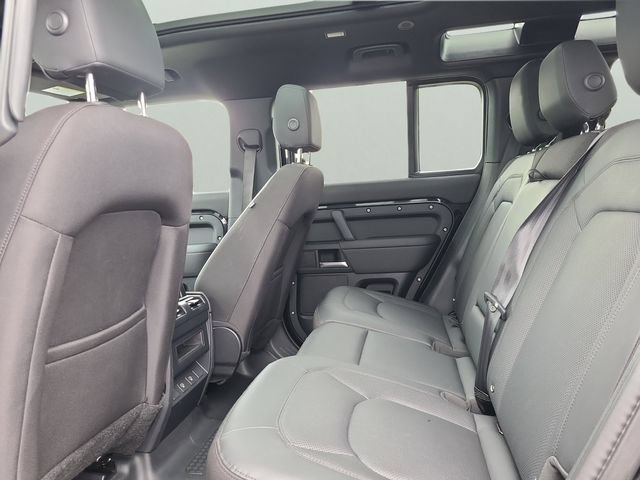 Used 2025 Land Rover Defender 110 S AWD/4WD image 7