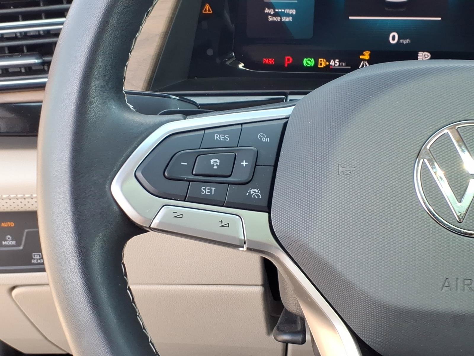 Used 2025 Volkswagen Atlas SE FWD image 17