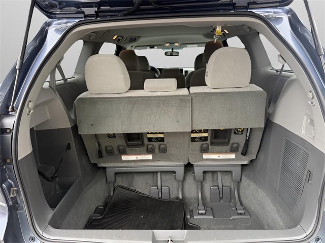 Used 2015 Toyota Sienna LE image 9