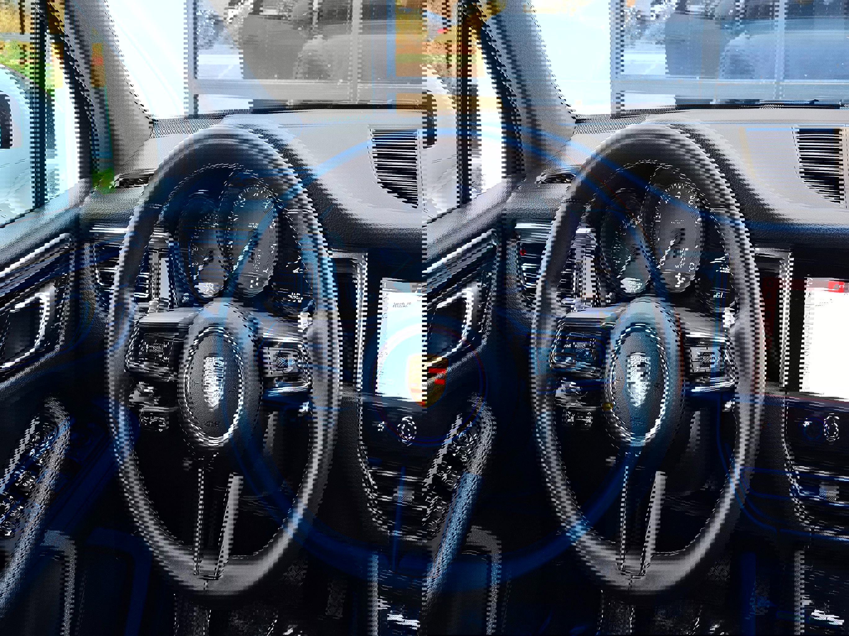 Used 2023 Porsche Macan Turbo image 25