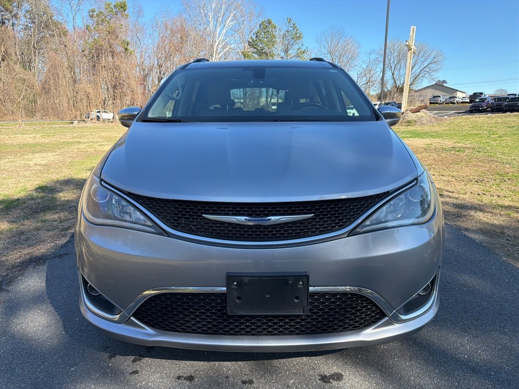 Used 2020 Chrysler Pacifica Limited image 2