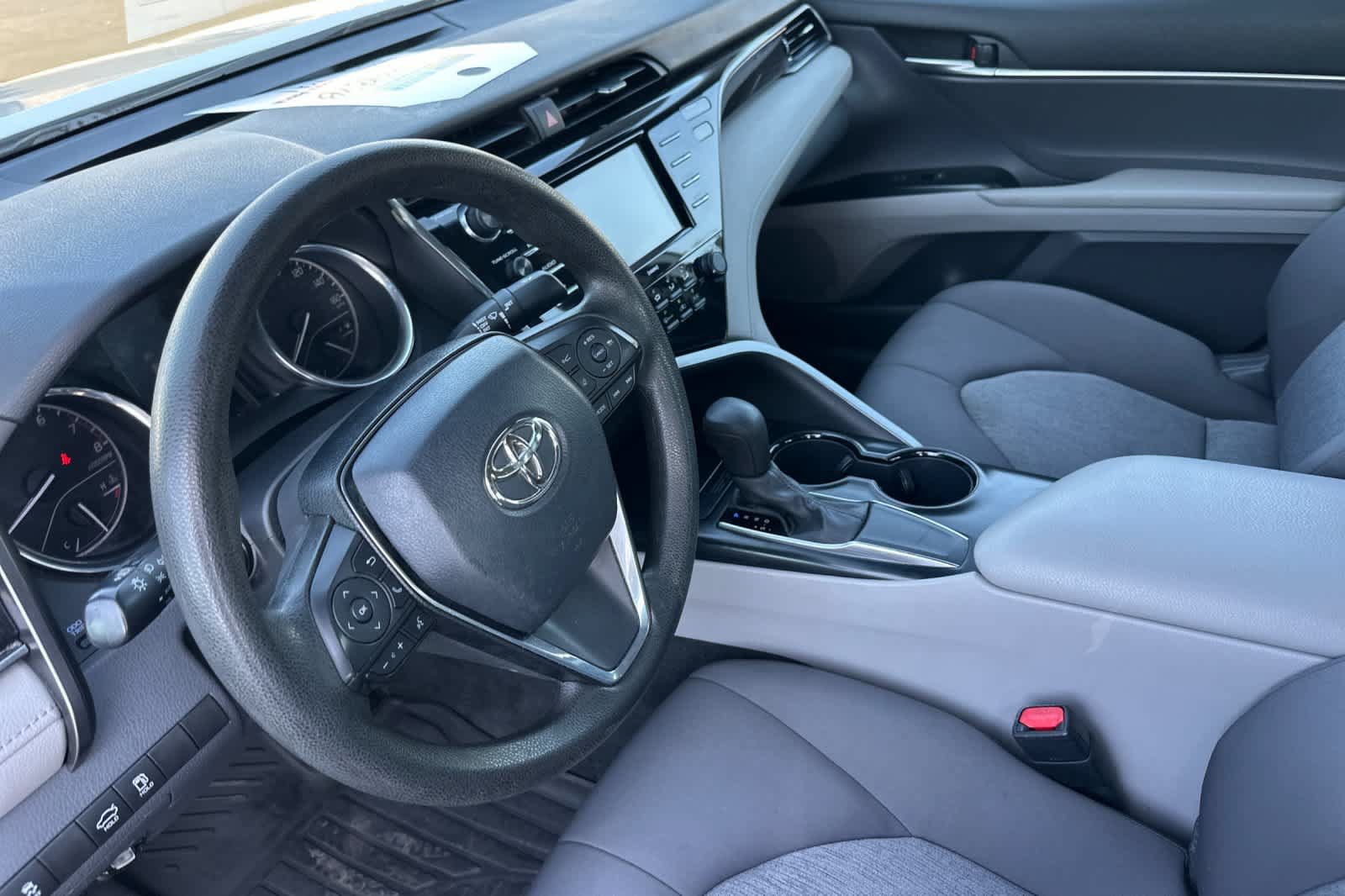 Used 2020 Toyota Camry LE FWD image 10