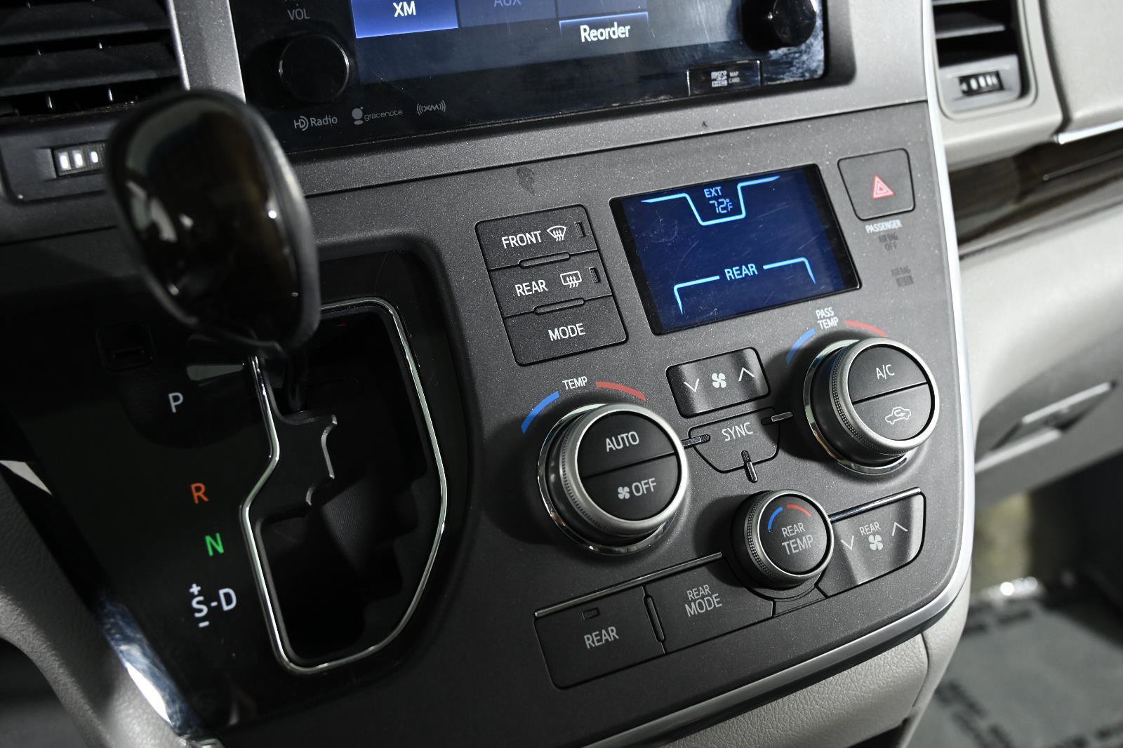 Used 2017 Toyota Sienna XLE image 14