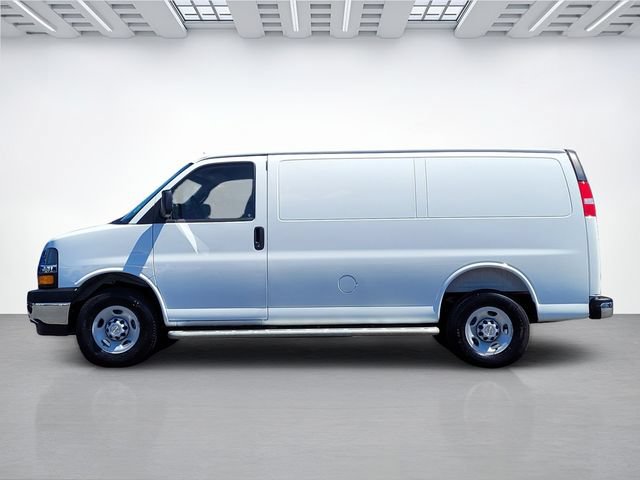 Used 2025 Chevrolet Express 2500 w/ Driver Convenience Package RWD image 7